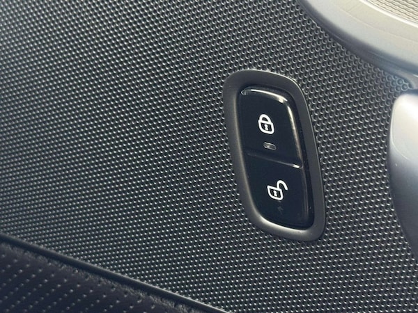 Used Volvo S90 2018 for sale - 75654398: Photo 40