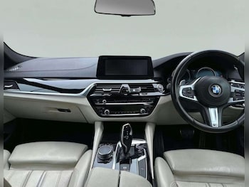 Used BMW 5 Series 2017 for sale - 77007643: Photo