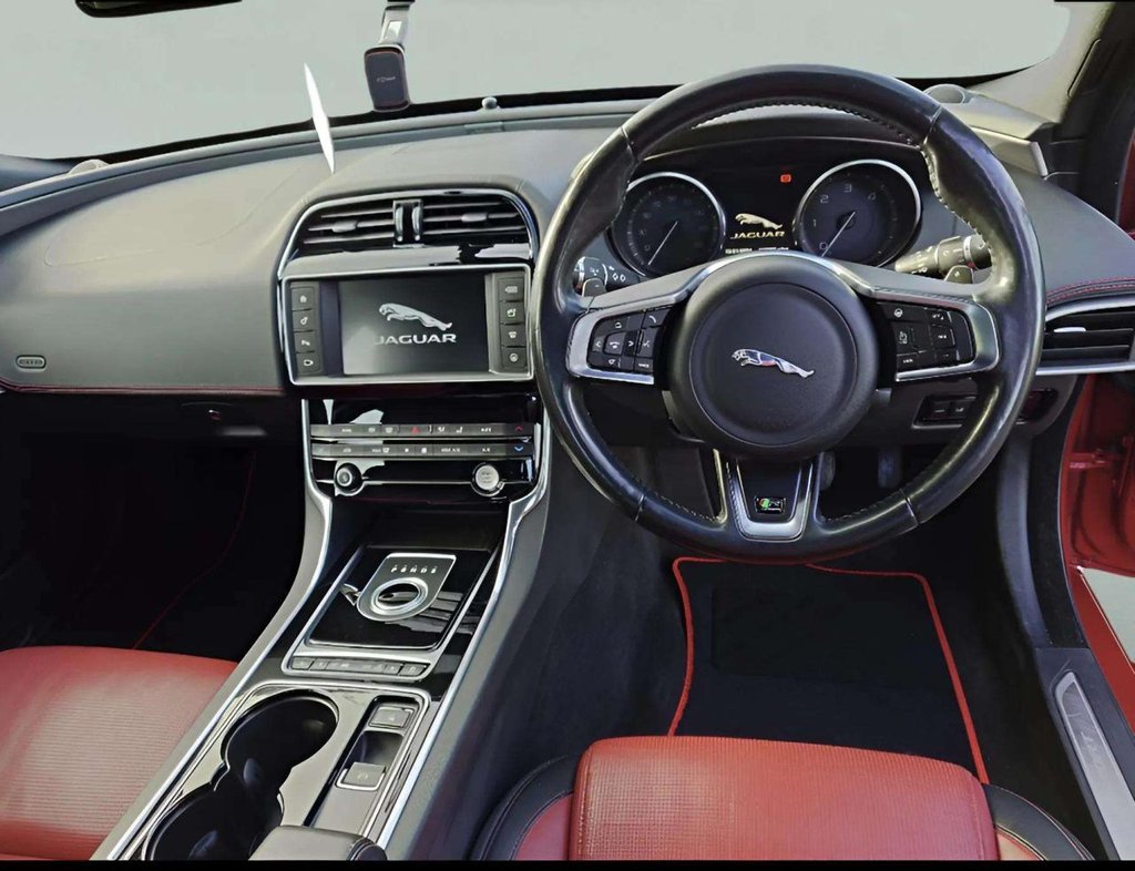 Used Jaguar XE 2015 for sale - 76203270: Photo 3