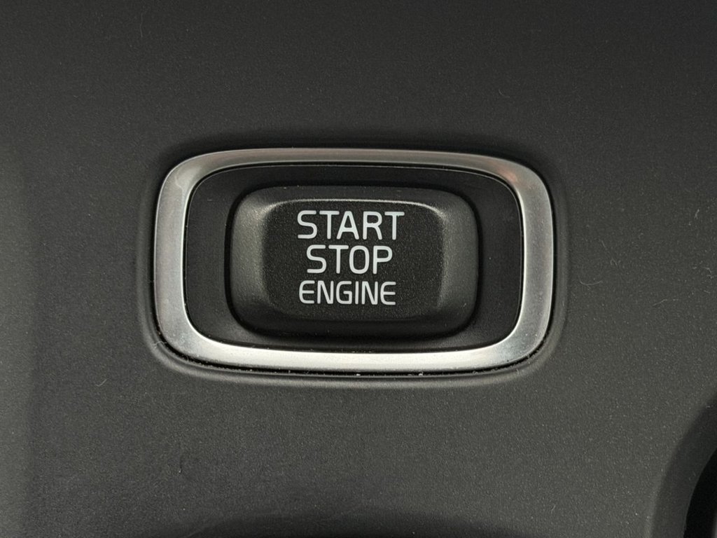 Used Volvo V40 2016 for sale - 77780316: Photo 40