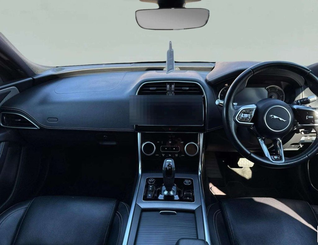 Used Jaguar XE 2019 for sale - 76119215: Photo 3