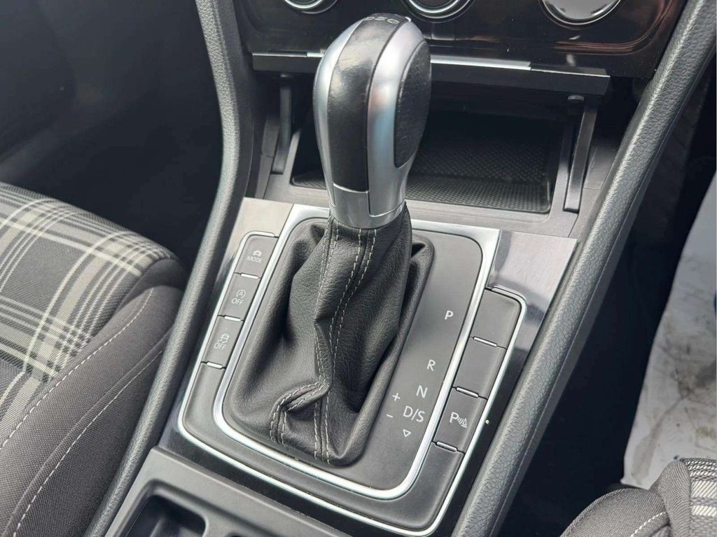 Used Volkswagen Golf 2018 for sale - 76132625: Photo 38