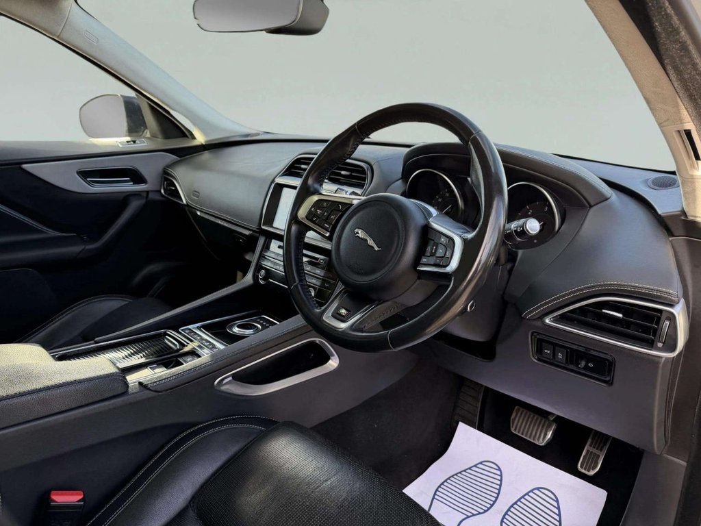Used Jaguar F-Pace 2018 for sale - 76439119: Photo 16