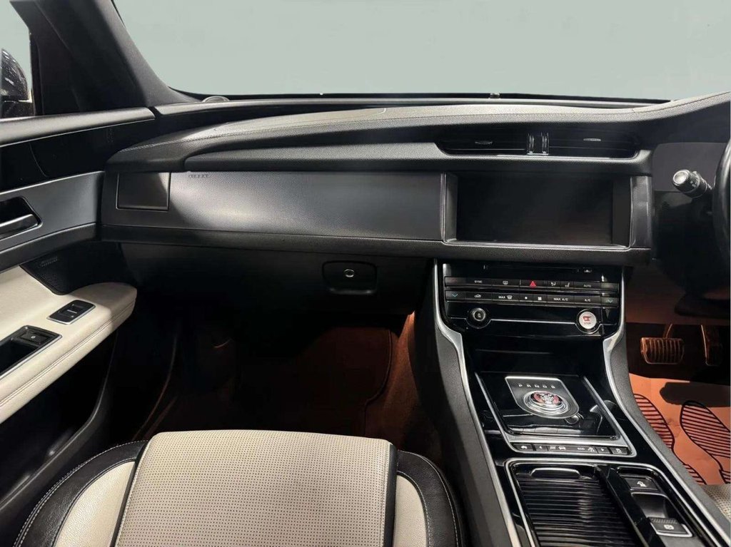 Used Jaguar XF 2016 for sale - 77621174: Photo 44