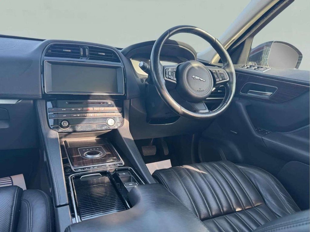 Used Jaguar F-Pace 2017 for sale - 76386272: Photo 23