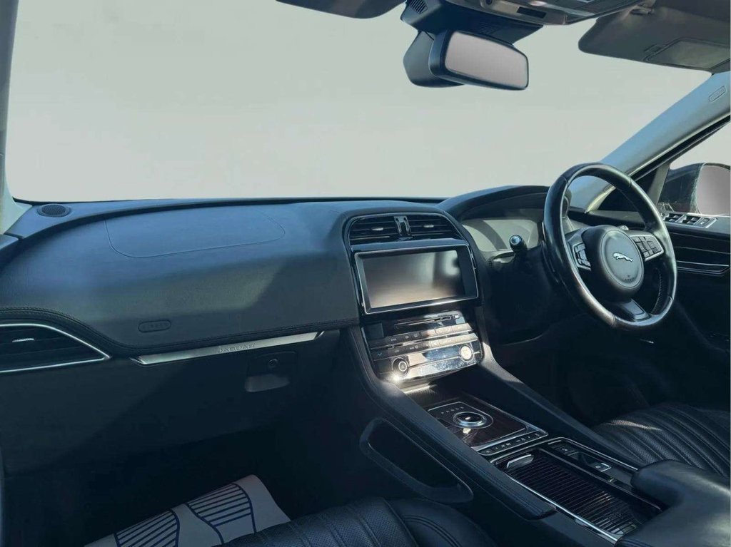 Used Jaguar F-Pace 2017 for sale - 76386272: Photo 24