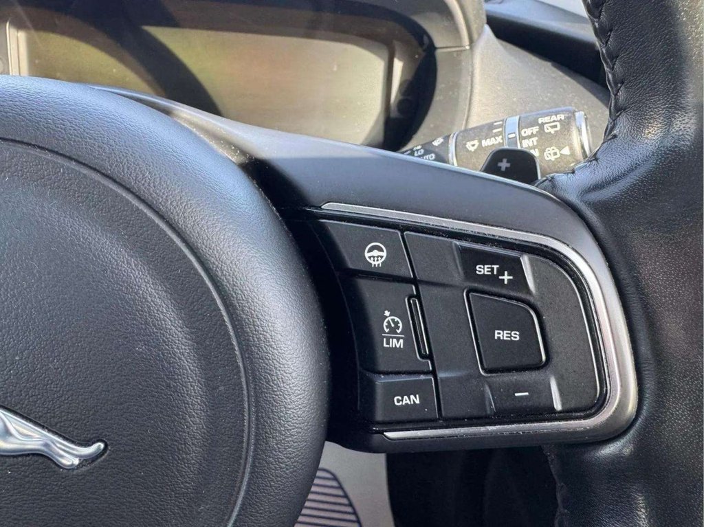 Used Jaguar F-Pace 2017 for sale - 76386272: Photo 28