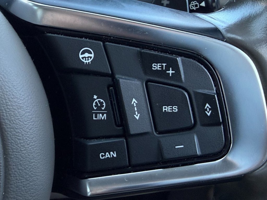 Used Jaguar XF 2018 for sale - 76655040: Photo 37