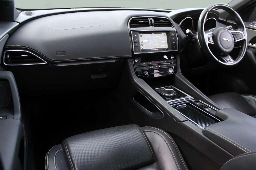Used Jaguar F-Pace 2016 for sale - 77263934: Photo 10