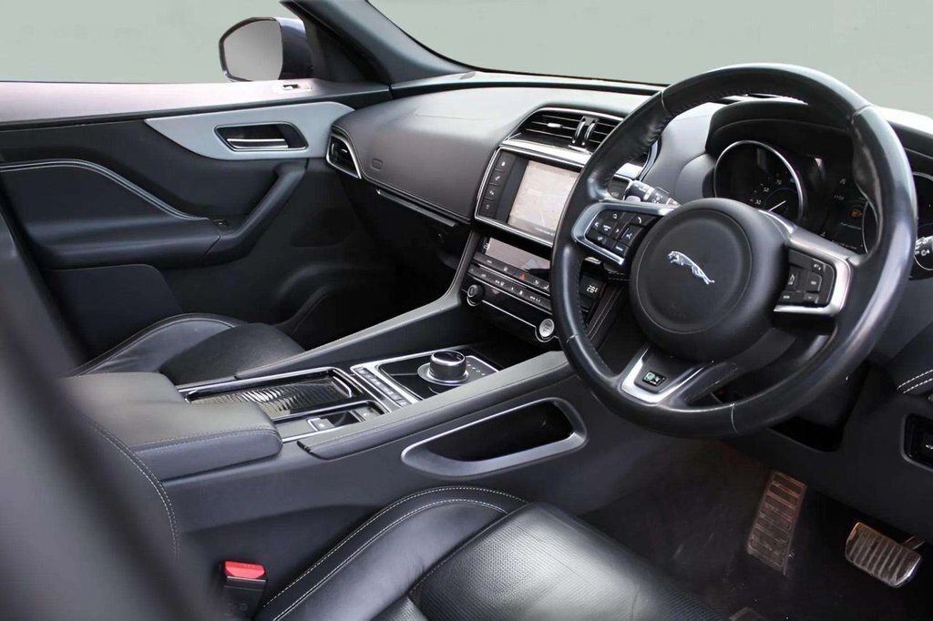 Used Jaguar F-Pace 2016 for sale - 77263934: Photo 3