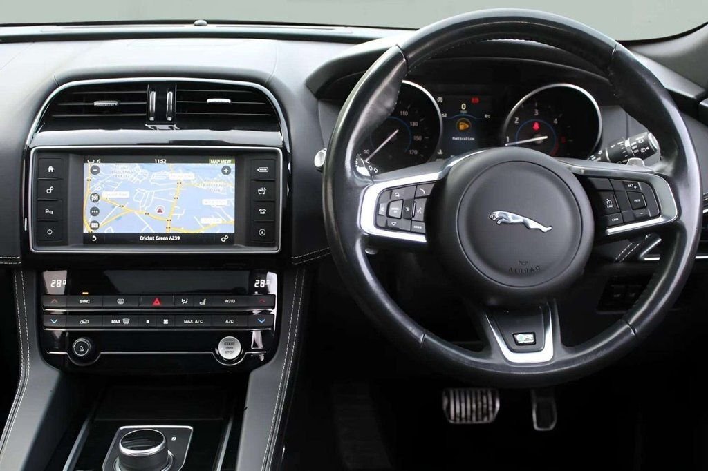 Used Jaguar F-Pace 2016 for sale - 77263934: Photo 9