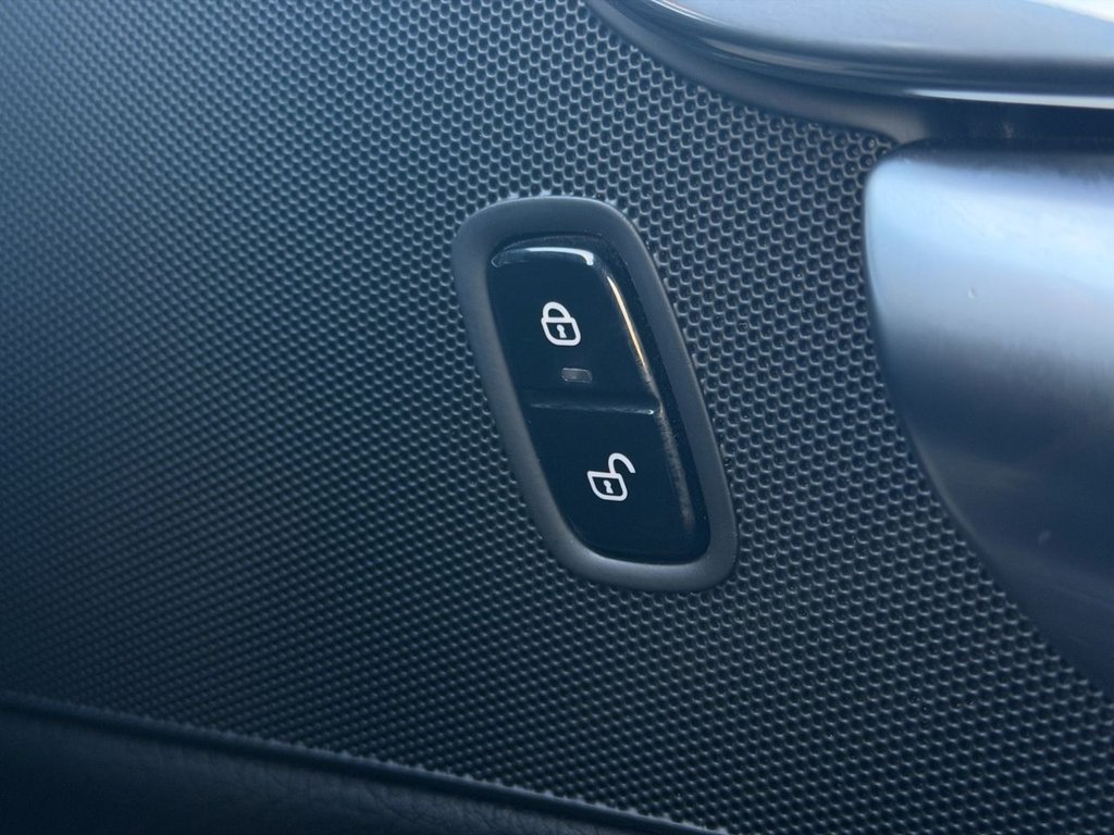 Used Volvo V90 Cross Country 2017 for sale - 76376316: Photo 38