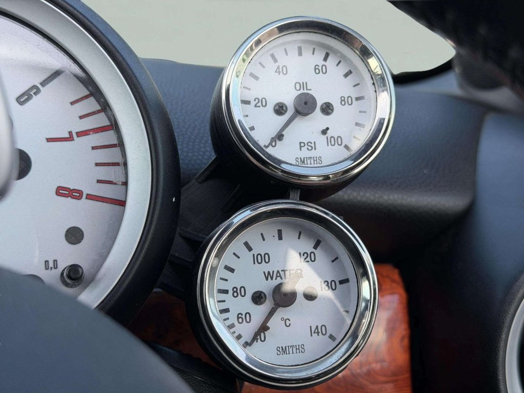 Used MINI Convertible 2009 for sale - 77667053: Photo 37