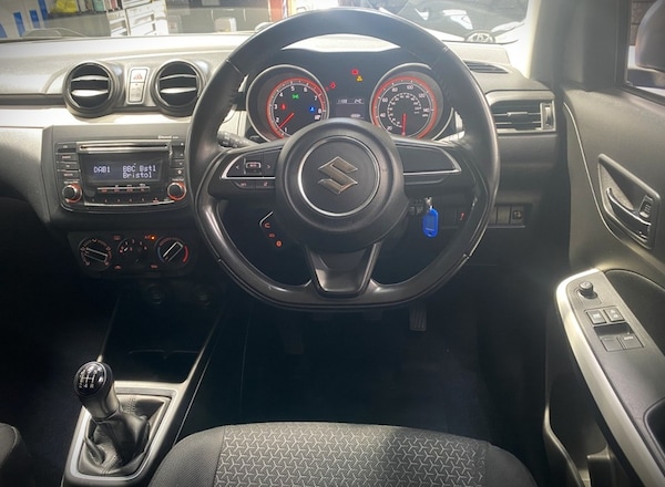 Used Suzuki Swift 2018 for sale - 75028612: Photo 4