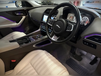 Used Jaguar F-Pace 2017 for sale - 76386945: Photo