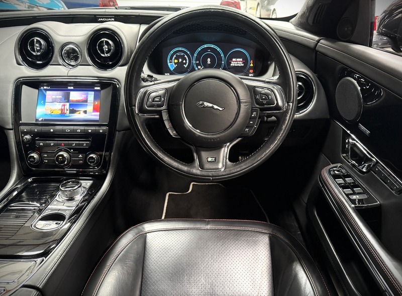 Used Jaguar XJ 2017 for sale - 76334174: Photo 4