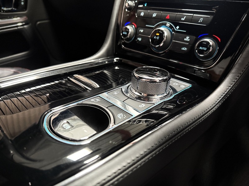 Used Jaguar XJ 2017 for sale - 76334174: Photo 7