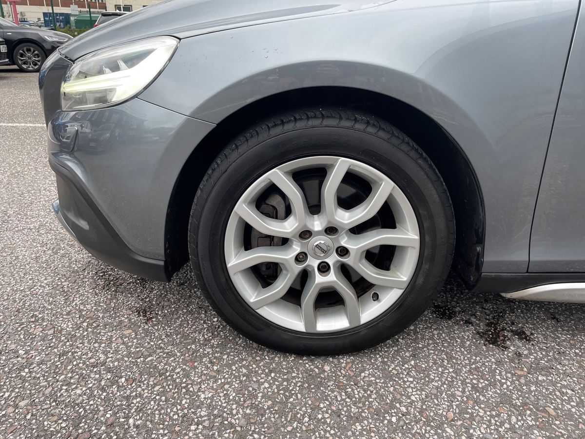 Used Volvo V40 2018 for sale - 77685813: Photo 11