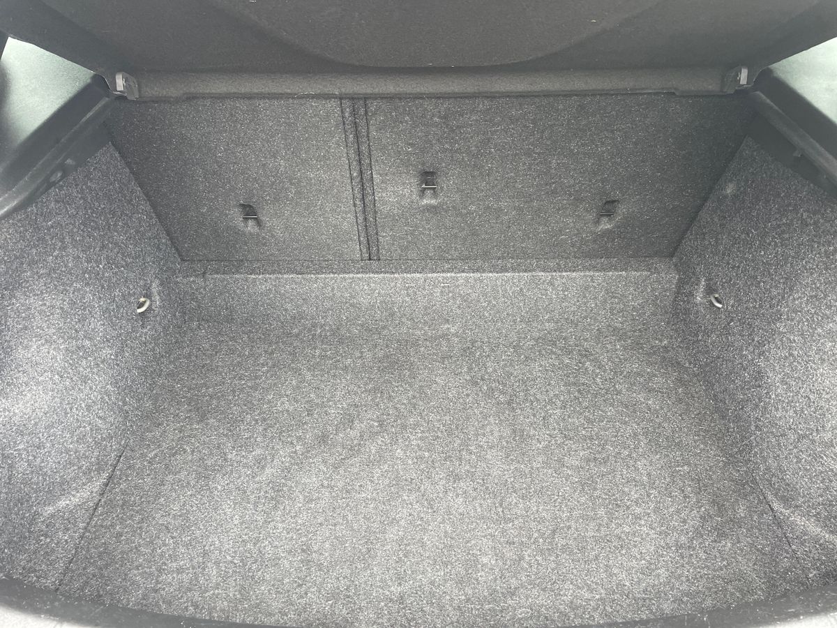 Used Volvo V40 2018 for sale - 77685813: Photo 17