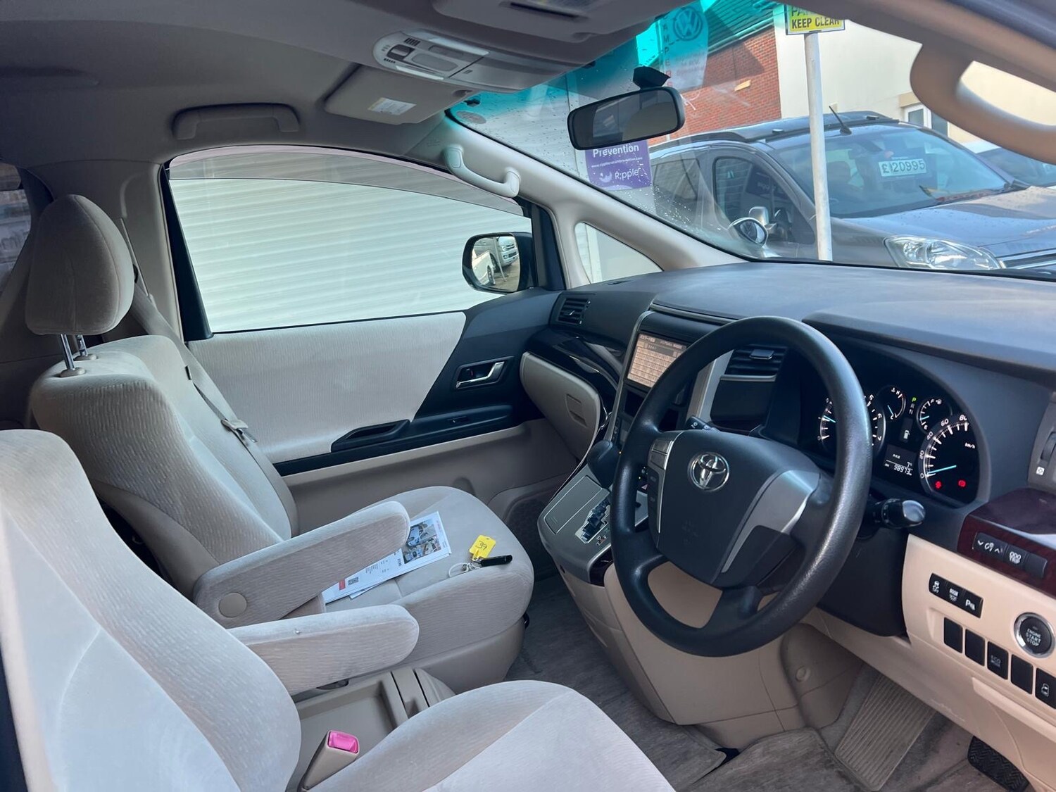 Used Toyota Alphard 2024 for sale - 76625545: Photo 15