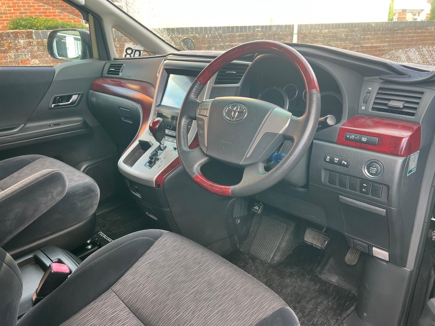 Used Toyota Alphard 2024 for sale - 76402575: Photo 43