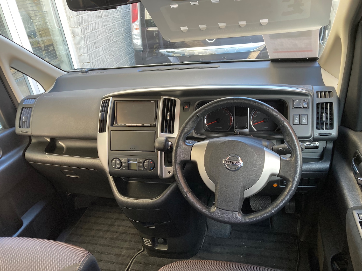 Used Nissan Serena for sale - 76357787: Photo 10