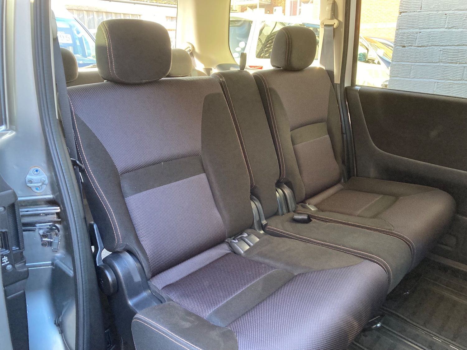 Used Nissan Serena for sale - 76357787: Photo 12