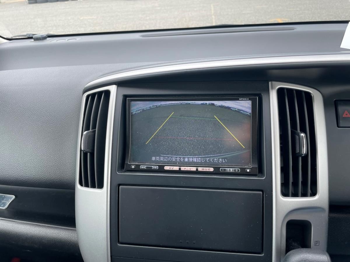 Used Nissan Serena for sale - 76357787: Photo 13