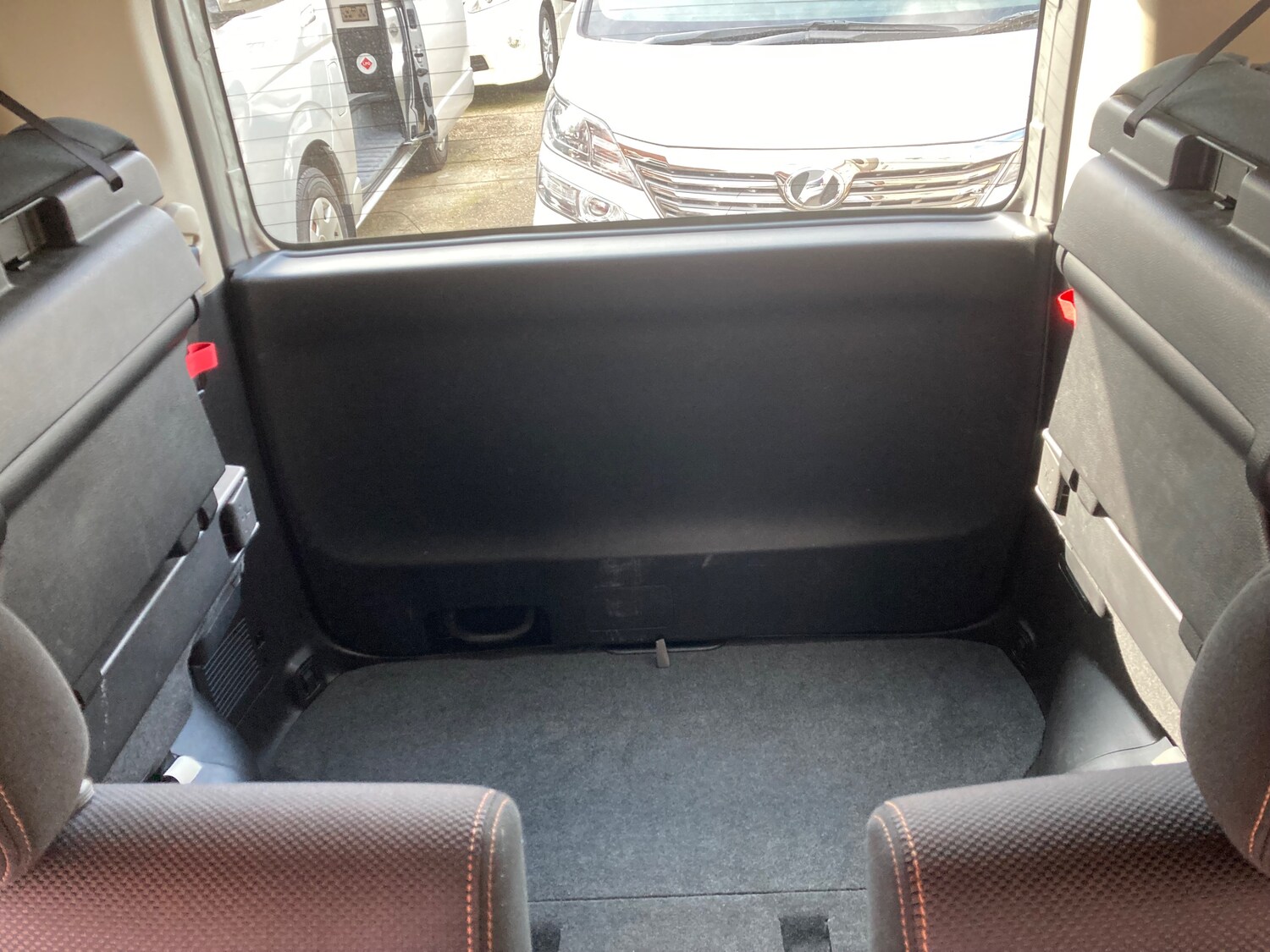 Used Nissan Serena for sale - 76357787: Photo 18