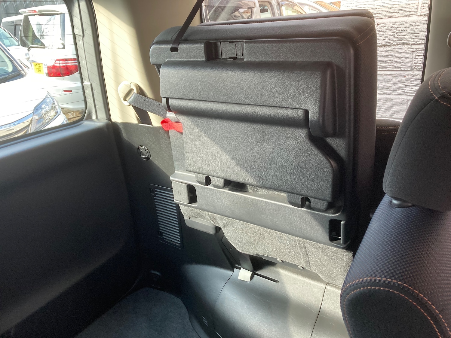 Used Nissan Serena for sale - 76357787: Photo 19