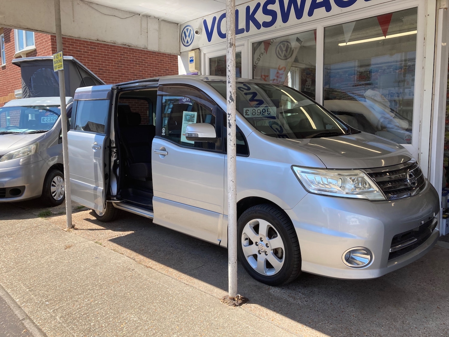 Used Nissan Serena for sale - 76357787: Photo 2