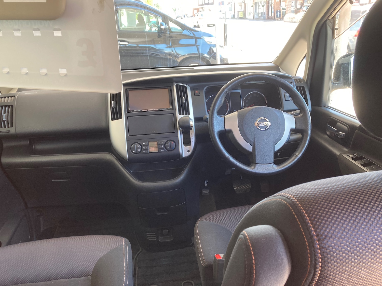 Used Nissan Serena for sale - 76357787: Photo 4