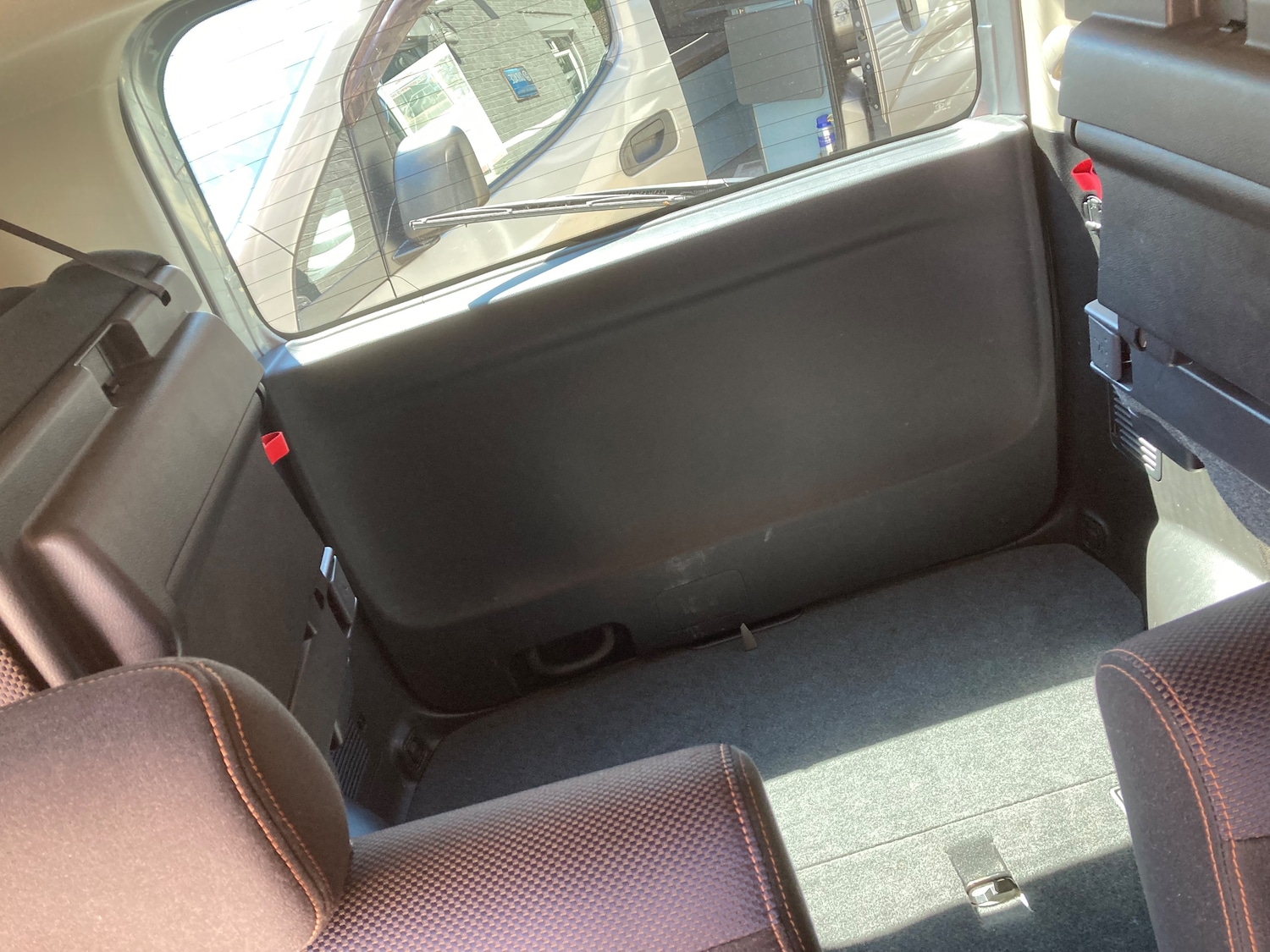 Used Nissan Serena for sale - 76357787: Photo 5