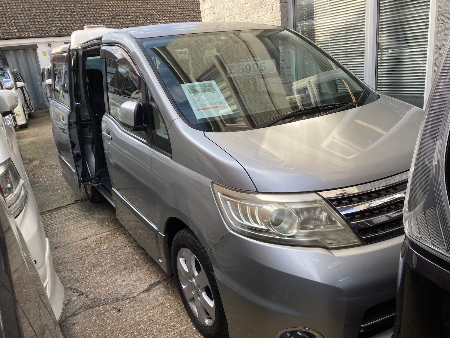 Used Nissan Serena for sale - 76357787: Photo 8