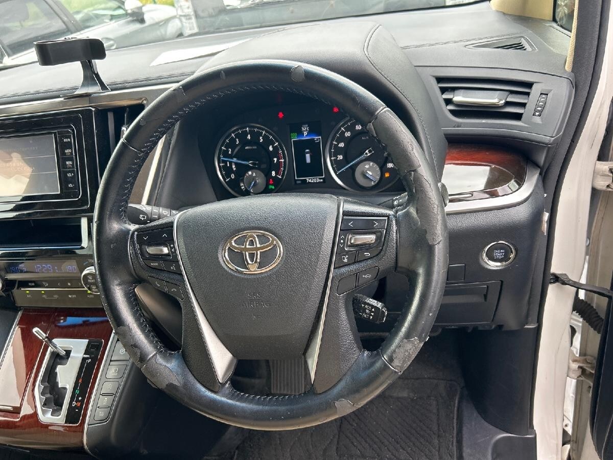 Used Toyota Vellfire for sale - 76057848: Photo 6