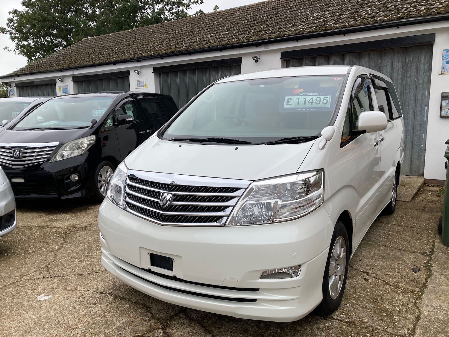Used Toyota Alphard 2024 for sale - 76638011: Photo 3