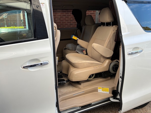 Used Toyota Vellfire for sale - 74796635: Photo 2