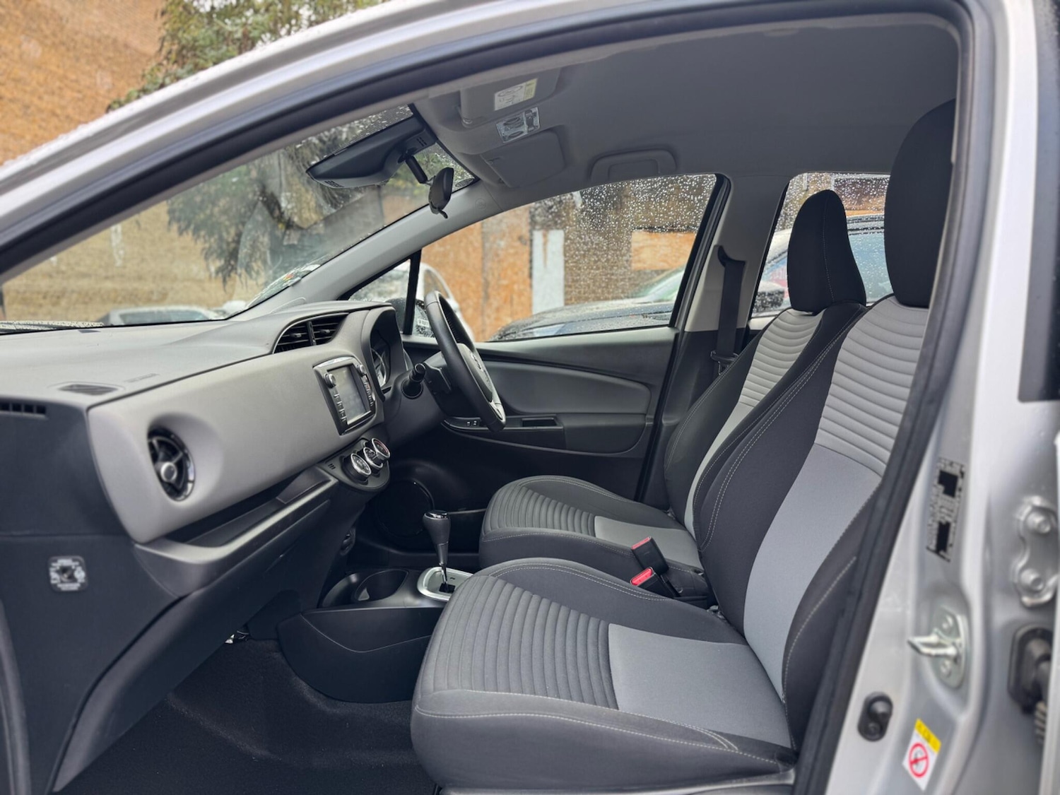 Used Toyota Yaris 2018 for sale - 76295743: Photo 15
