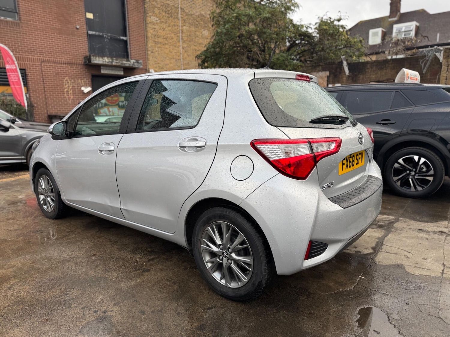 Used Toyota Yaris 2018 for sale - 76295743: Photo 7