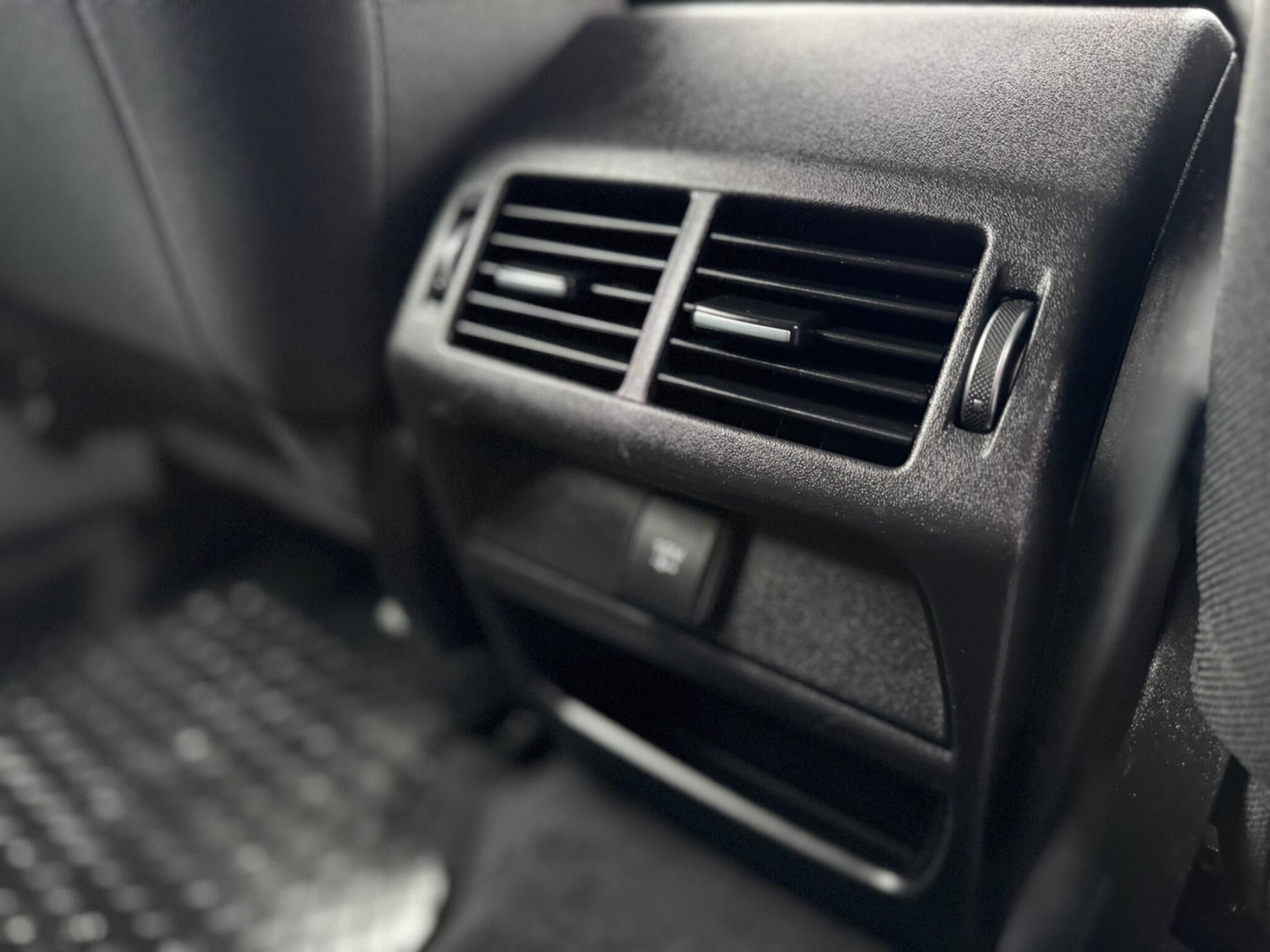 Used Jaguar E-Pace for sale - 76550850: Photo 32