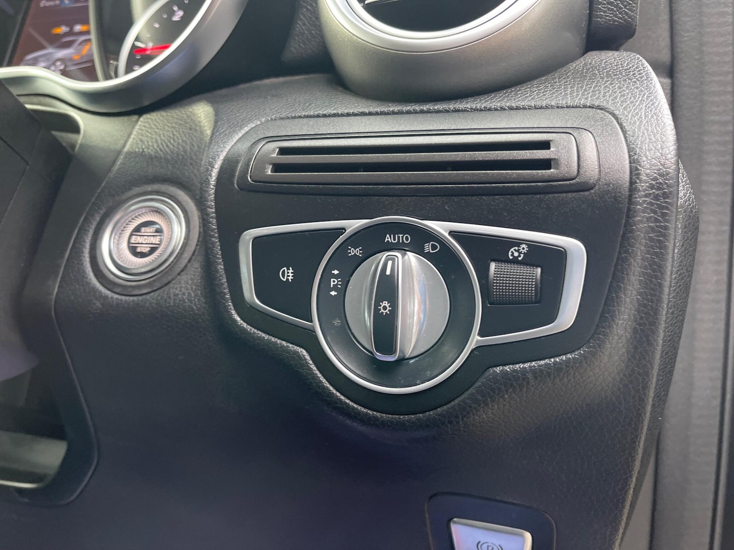 Used Mercedes-Benz GLC 2020 for sale - 76370598: Photo 32