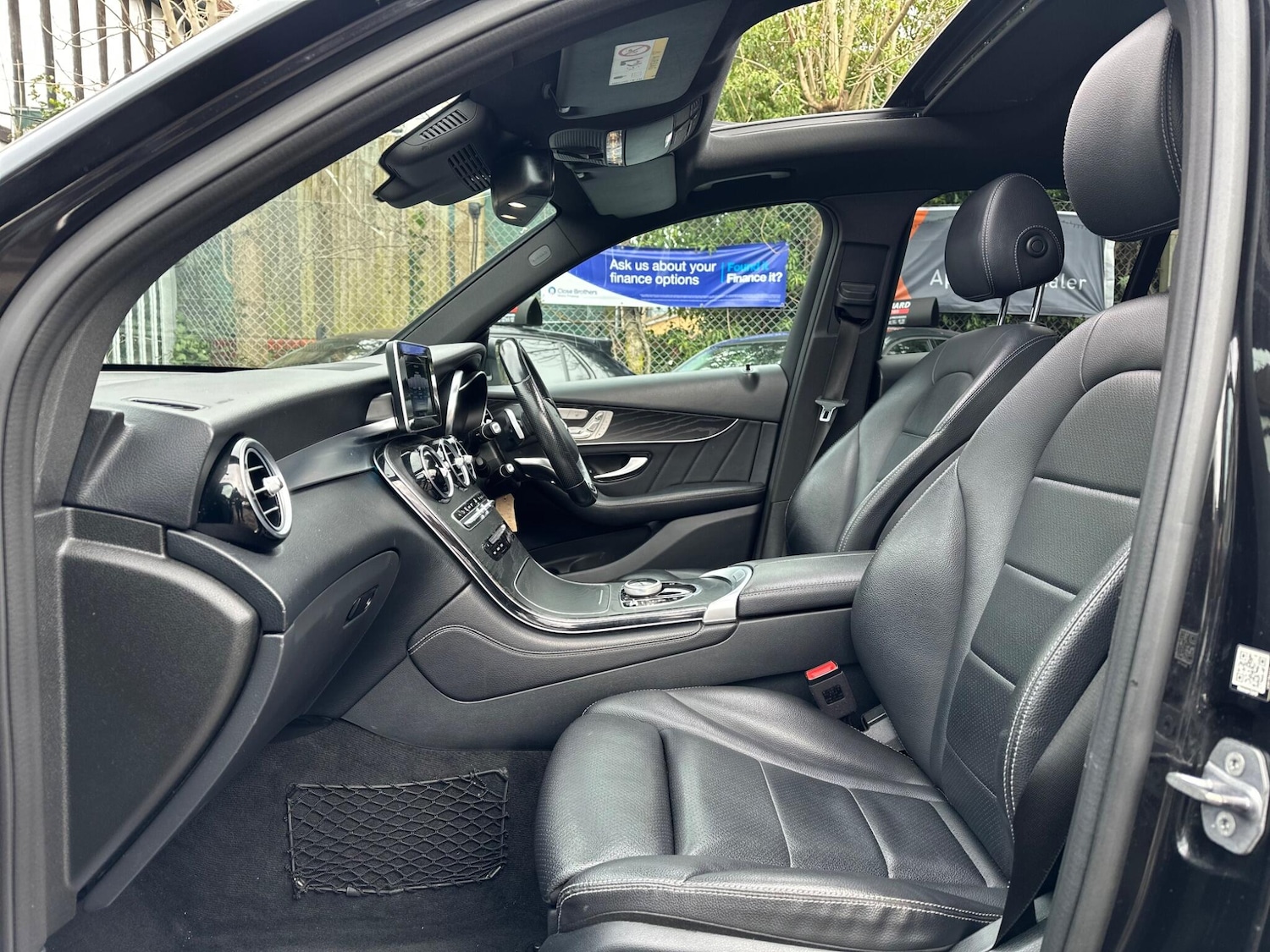 Used Mercedes-Benz GLC 2019 for sale - 77633151: Photo 11