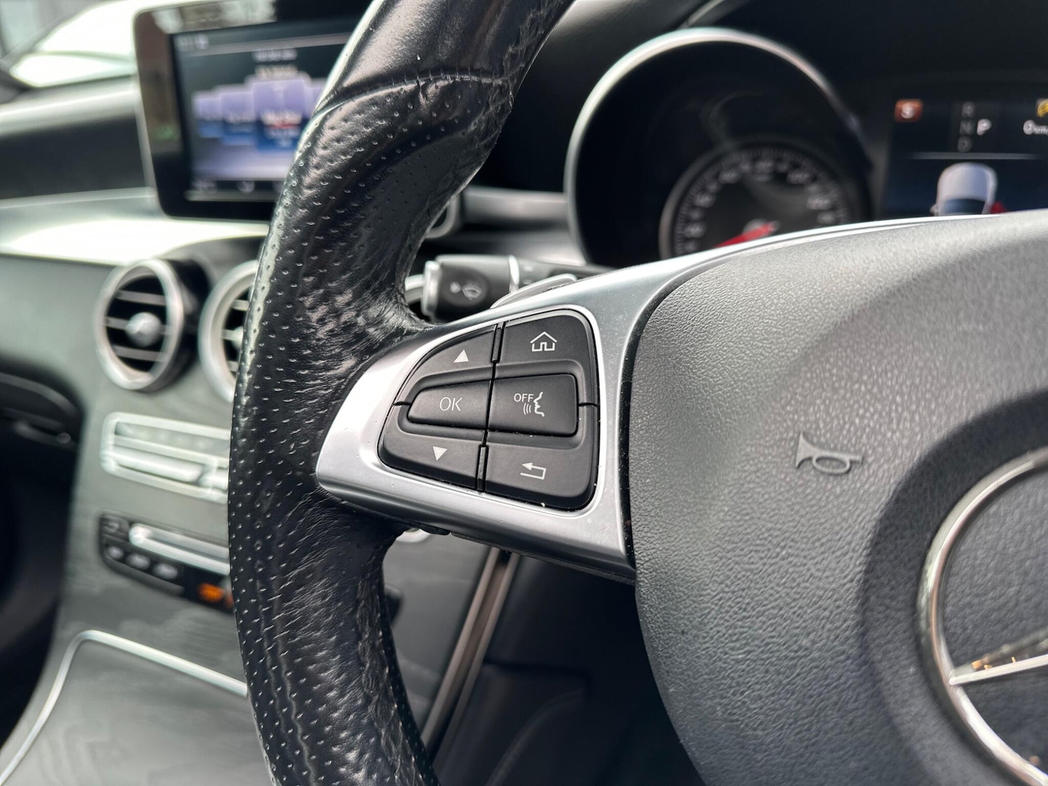 Used Mercedes-Benz GLC 2019 for sale - 77633151: Photo 24