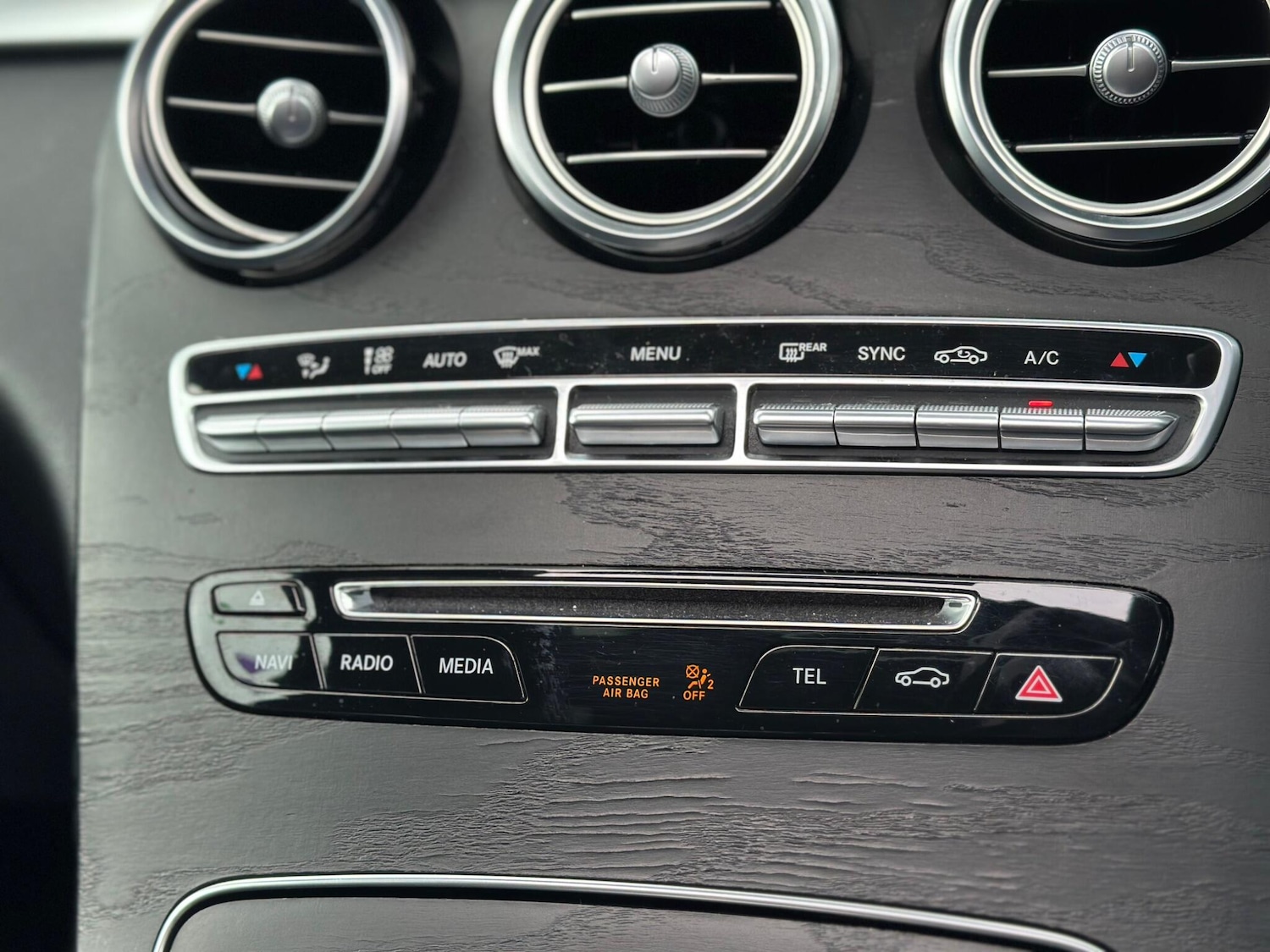 Used Mercedes-Benz GLC 2019 for sale - 77633151: Photo 28