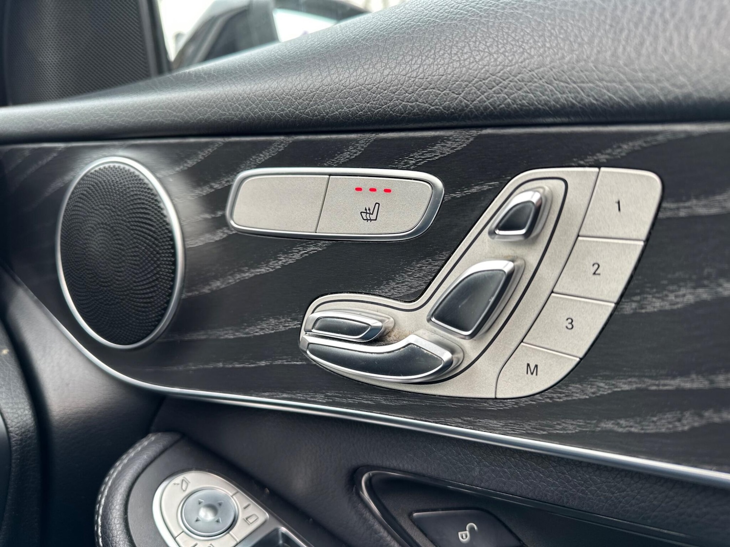 Used Mercedes-Benz GLC 2019 for sale - 77633151: Photo 30