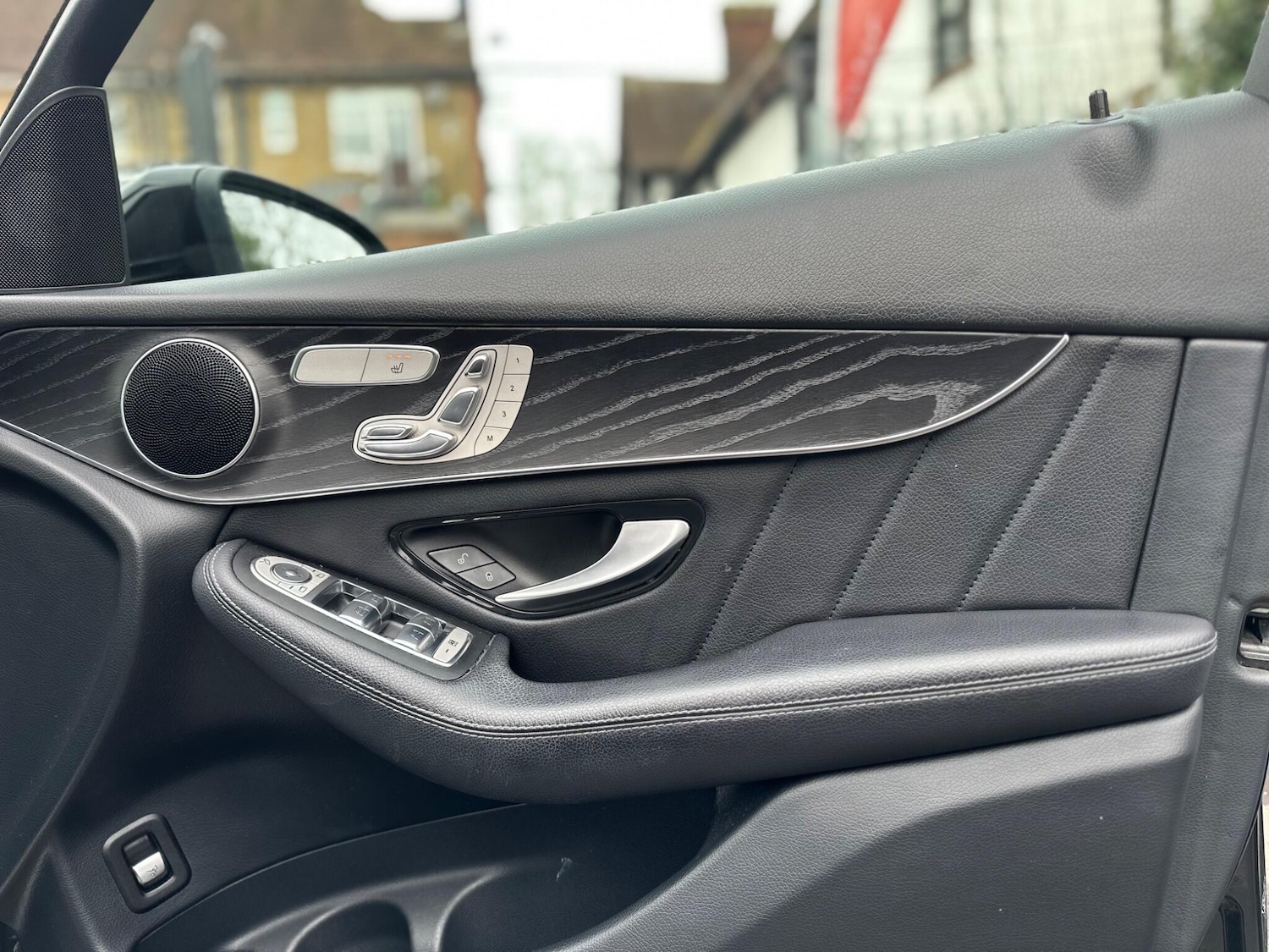 Used Mercedes-Benz GLC 2019 for sale - 77633151: Photo 32