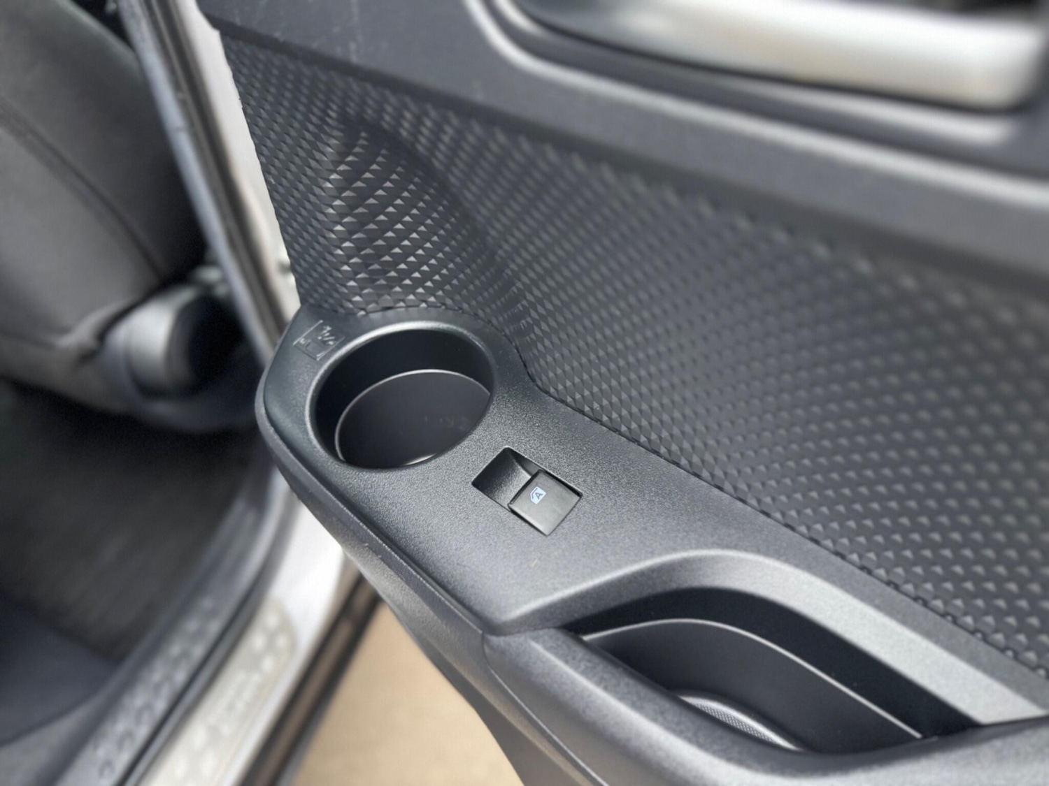 Used Toyota C-HR 2018 for sale - 77067103: Photo 30