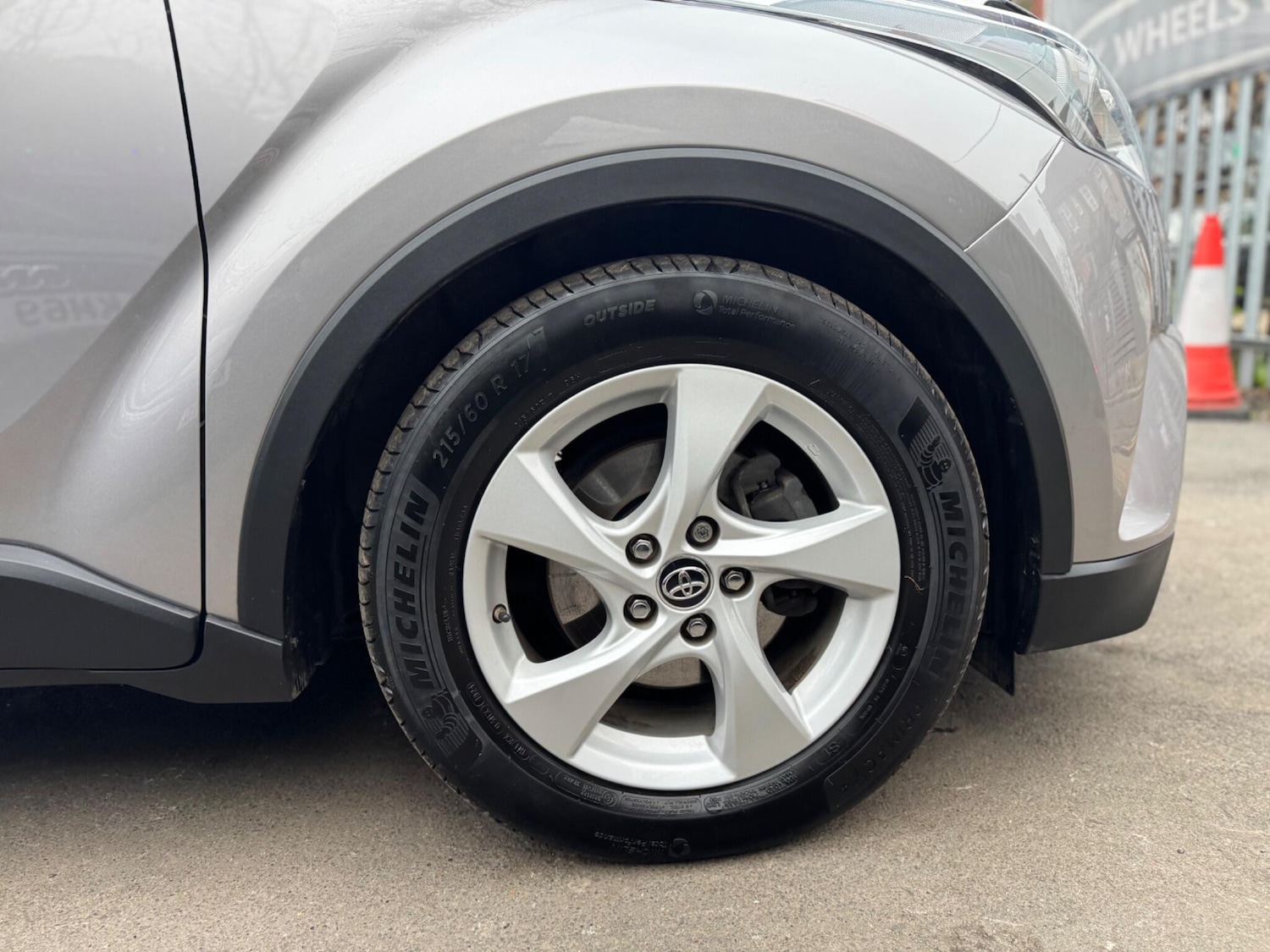 Used Toyota C-HR 2018 for sale - 77067103: Photo 32