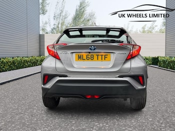 Used Toyota C-HR 2018 for sale - 77067103: Photo