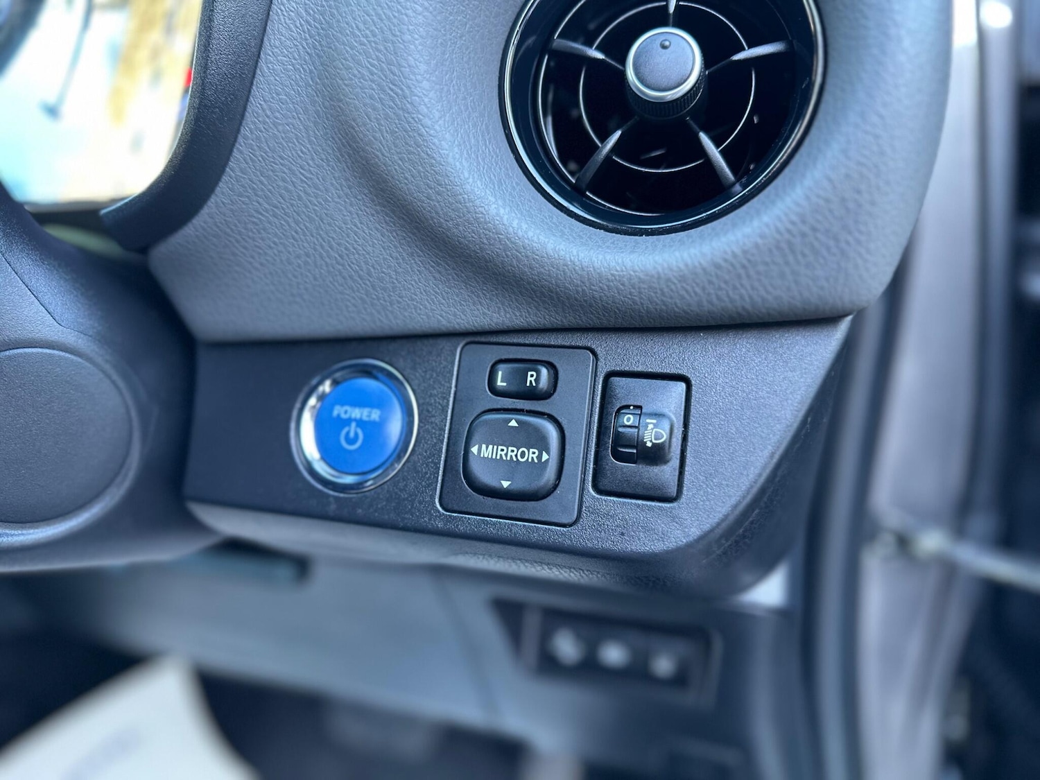 Used Toyota Yaris 2018 for sale - 77109839: Photo 29